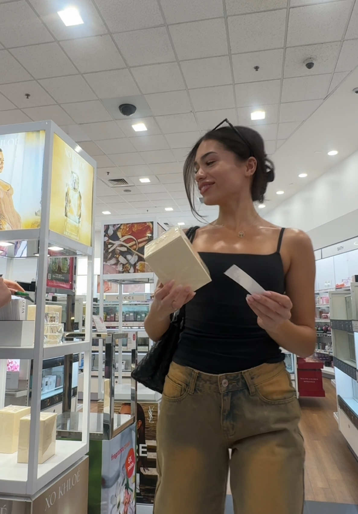 Let’s go shopping! @Khloé Kardashian ATEEEE with her debut fragrance XO KHLOE exclusively @Ulta Beauty 🤍 #XOKhloeUltaBeauty #ad