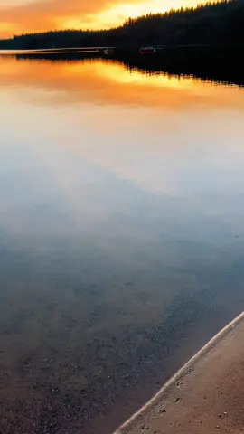 Loch Morlich at sunset 🌅 #lochmorlich #cairngorms #aviemore #peaceful #sunset #walkhighlands #scottishhighlands #goldenhour 