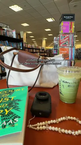 10/10 will solve any issue ever  #bookstore #barnesandnoble #acomaf #currentread  @Barnes & Noble 