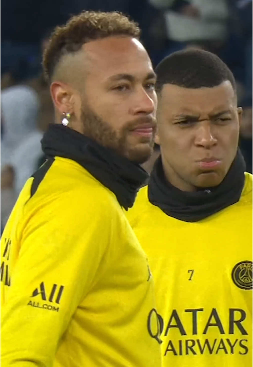 Neymar x Mbappé 😮‍💨 #Ligue1 #Ligue1McDonalds #neymar #mbappe #freekick #coupfranc #training #psg #paris #footballedits #sigma #Soccer @CazéTV 