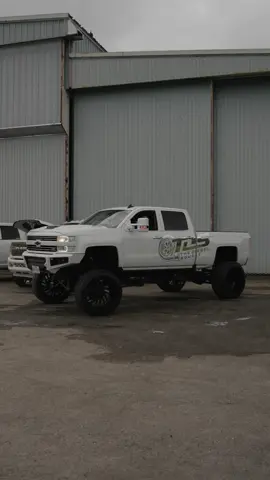 When we show up, we show out 🥱🥱 #thedieselsource #dieseltrucks 