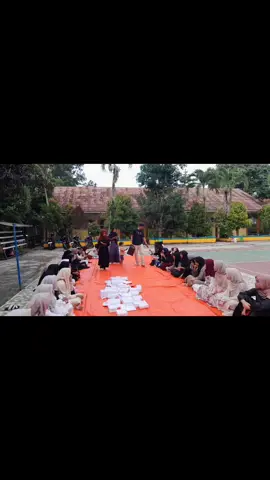 ASSALAMUALAIKUM WARAHMATULLAHI WABARAKATUH. Alhamdulillah, segala puji bagi Allah SWT, kegiatan Halal Bihalal dan tukar kado antar pengurus OSIS telah terlaksana dengan baik dan lancar. Kami sangat bersyukur atas partisipasi serta antusiasme seluruh anggota yang turut memeriahkan acara ini. Semoga momen ini menjadi ajang untuk mempererat tali silaturahmi, memperkuat rasa kebersamaan, serta menumbuhkan semangat baru dalam menjalankan program kerja OSIS ke depannya. Terima kasih kepada semua pihak yang telah berkontribusi dan menyukseskan acara ini. Semoga keberkahan dan kebahagiaan senantiasa menyertai kita semua. WASSALAMUALAIKUM WARAHMATULLAHI WABARAKAT #osissmpn8kotaserang #p8 #osismpksmpn8kotaserang 