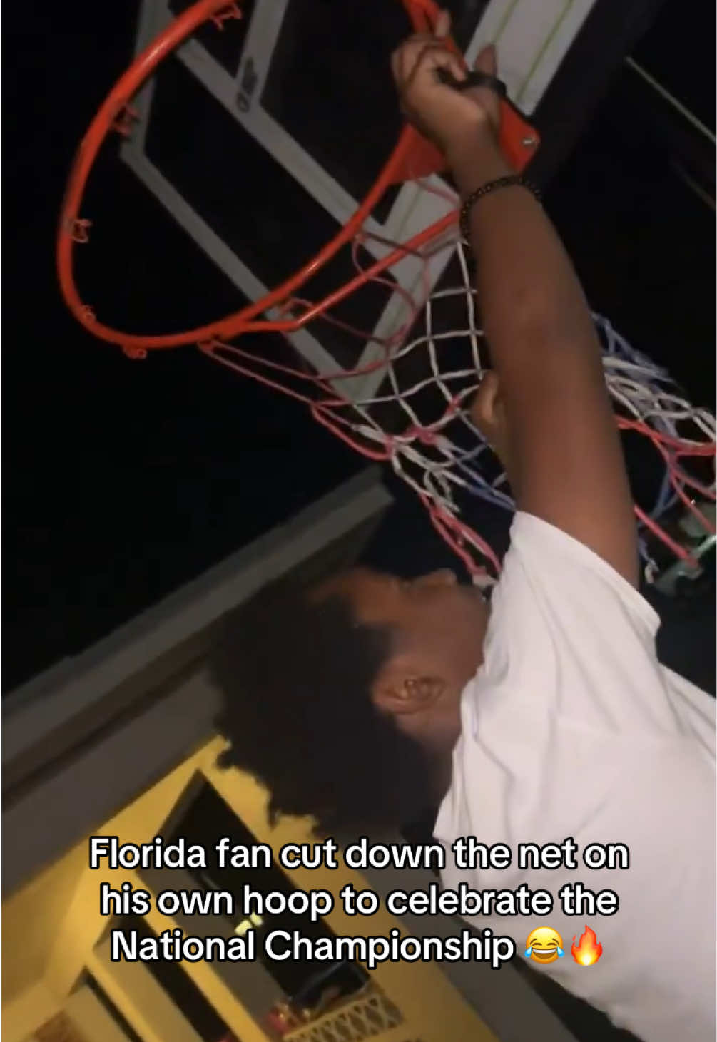 Bro trying to get a scholarship to join the team. 🤣 (Fly2smoove/X) #funny #collegebasketball #florida #fan #team 
