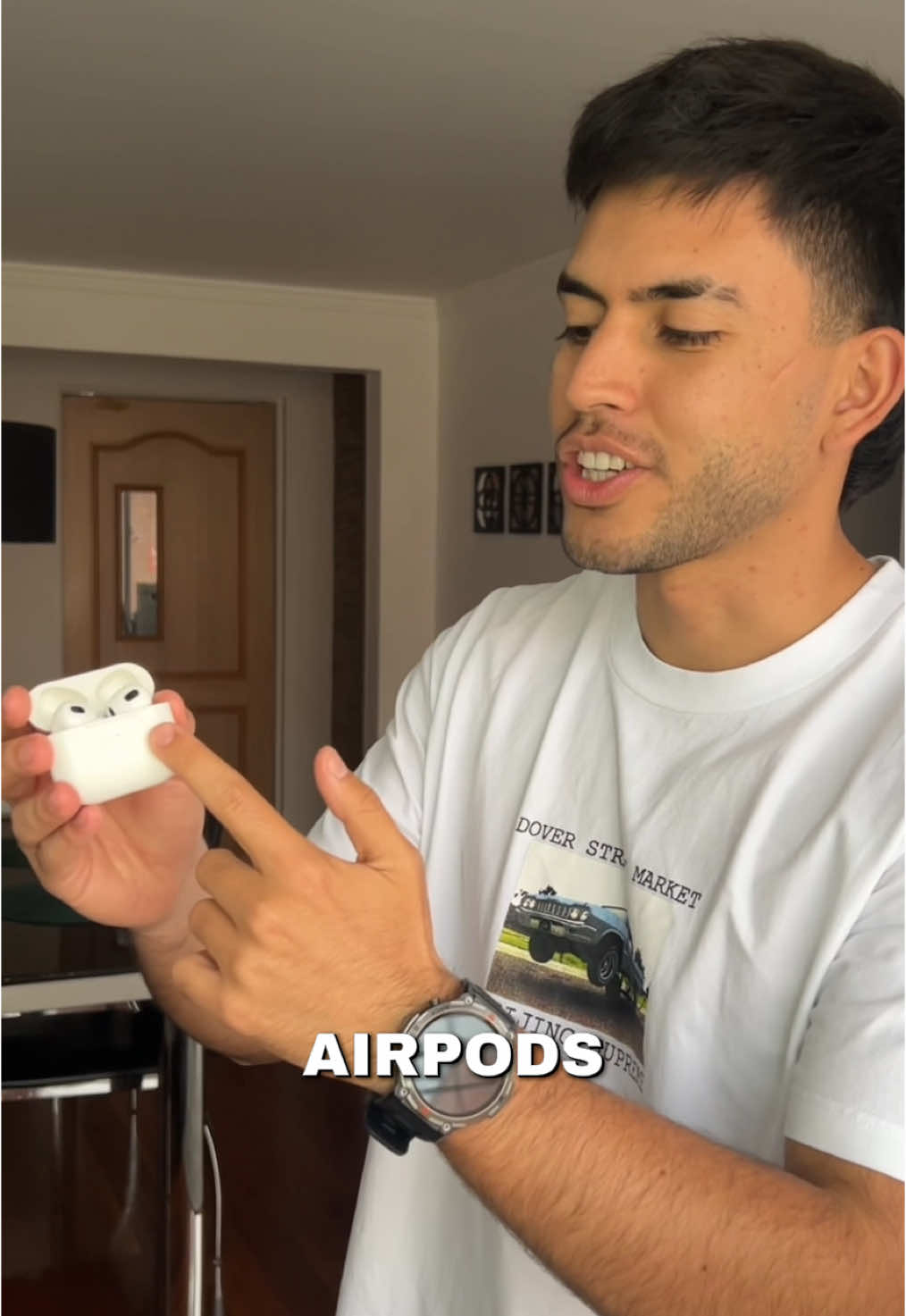 Espi4r con AirPods 🎧⚠️ - #trucosairpods #airpods #iphone #trucostiktok #sebastianruiz 