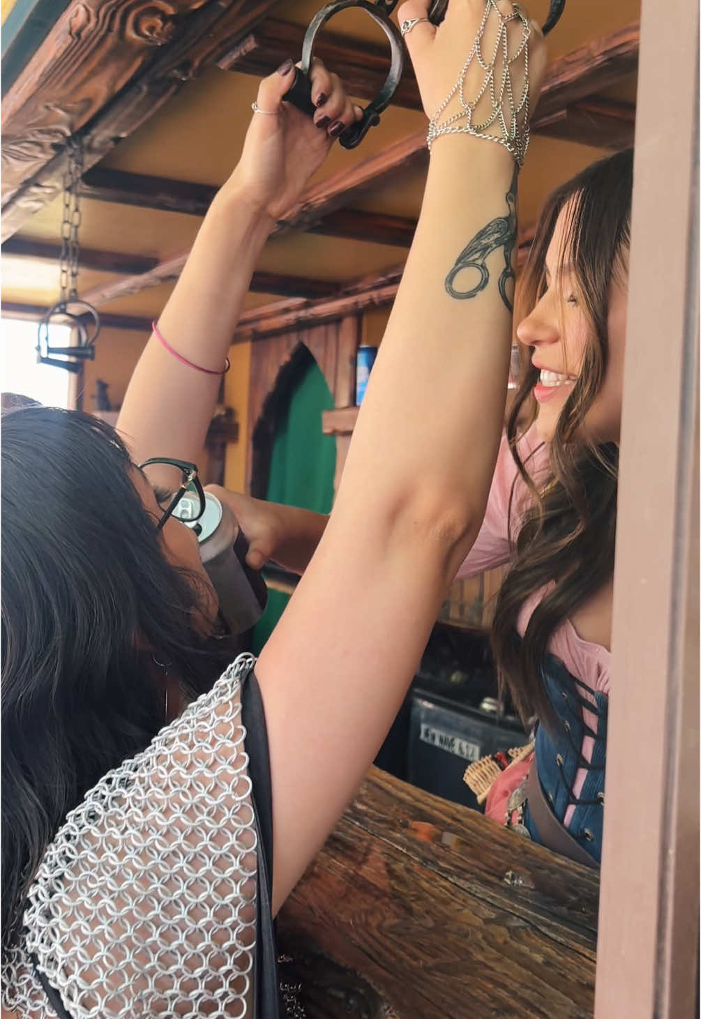 A trip to la oubliette for a drink is a must 🖤✨ #laoubliette #renfaire #renaissancefaire #wlw