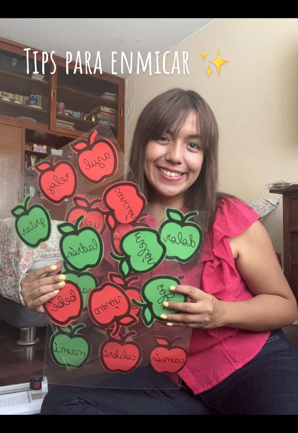Un tutorial como se debe enmicar y cortar las imágenes 🤭✨, hoy me tocó enseñar las palabras agudas y salió bonito 🤩  #maestradeprimaria #tutorial #enmicadora #laminadora #materialdidactico #maestratiktoker 