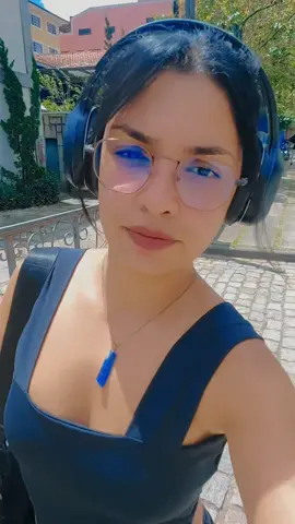Ela falando sozinha.  🤣🤣 #ft #lesbicastiktok🌈 #sapadrao️‍🌈 #pretinhobasico  🏳️‍🌈❤️💪🏻