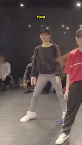 RUKA DANCE when PRE DEBUT is already very insane🔥 video of RUKA dance workshop at a large dance course in Shibuya Japan. She learned her YG audition choreo at legendary studio @ENdancestudio under AKANEN & RIKIMARU(NCT’s choreographer)!   She was called to perform LIVE in class. Ruka dance 