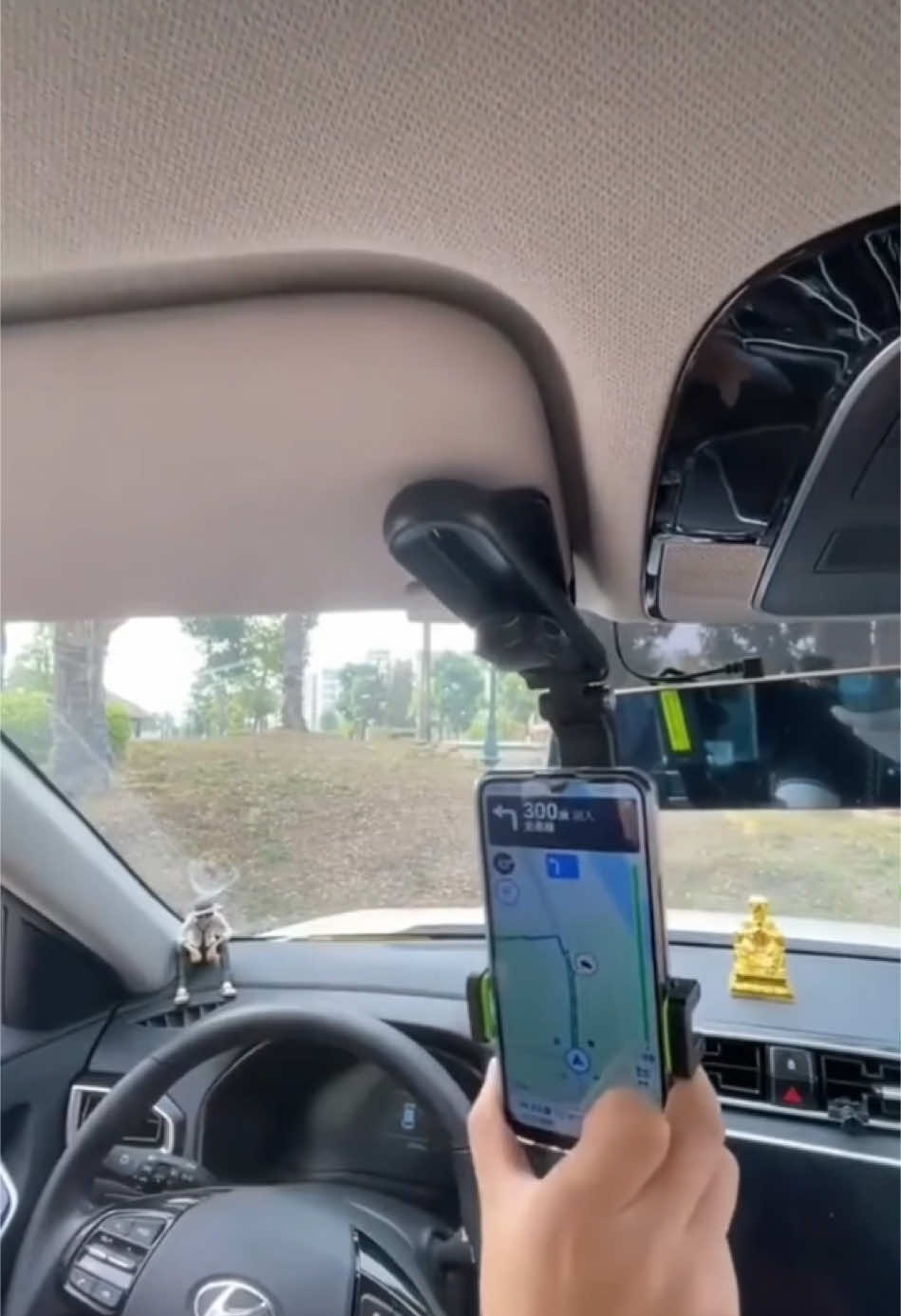 This is gonna seriously help my vlogging lol #sunvisorphoneholder #carphoneholder #phoneholdercar   Ly2.2.1