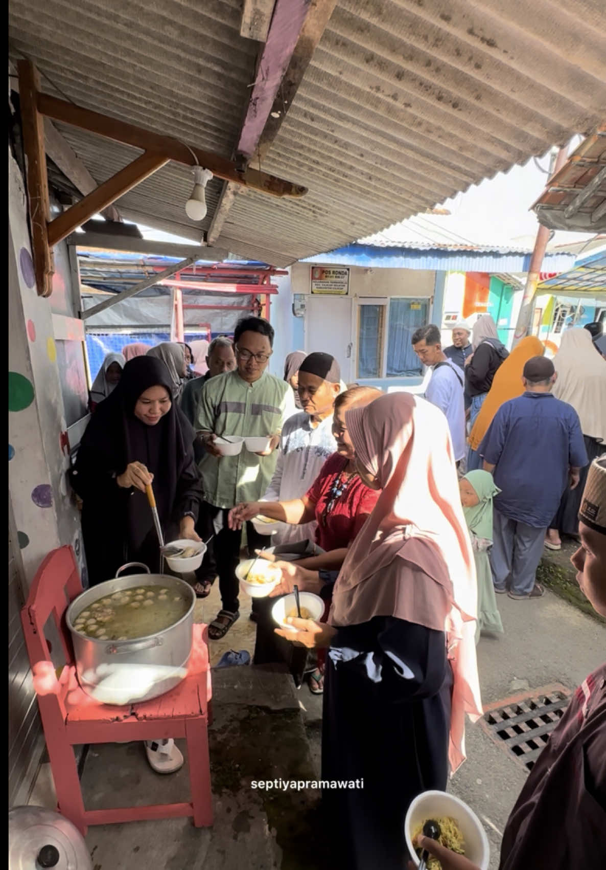 Masak 100 porsi bakso buat acara halal bihalal kemarin di Cilacap #cici #id #ai #teknologi #aichatbot #AsistenAICici #septiyapramawati 