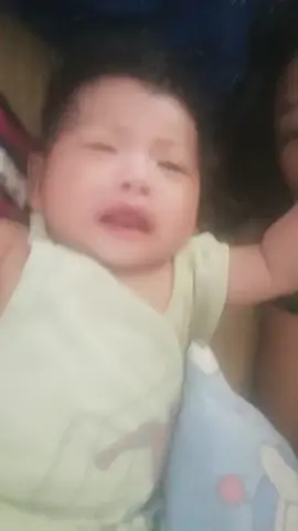 Ang batang iyakin  pag may tuyo🤣🤣🤣
