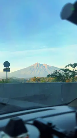 Tol dengan View Terindah Masyaallah ✨ #tolsemarangsolo #merbabu #merapi #jawatengah #mudik 