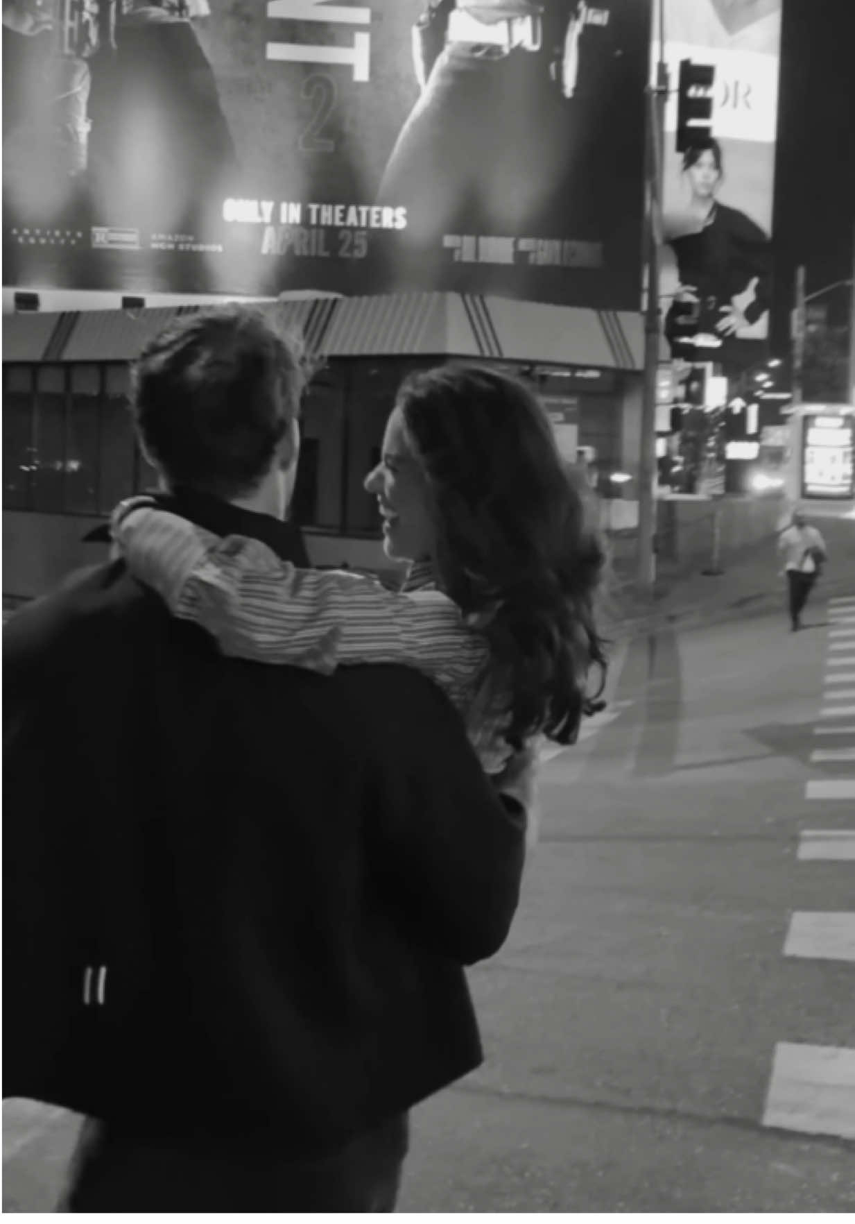 he holds me in his big arms 🖤 #couple #couplegoals #nightout 