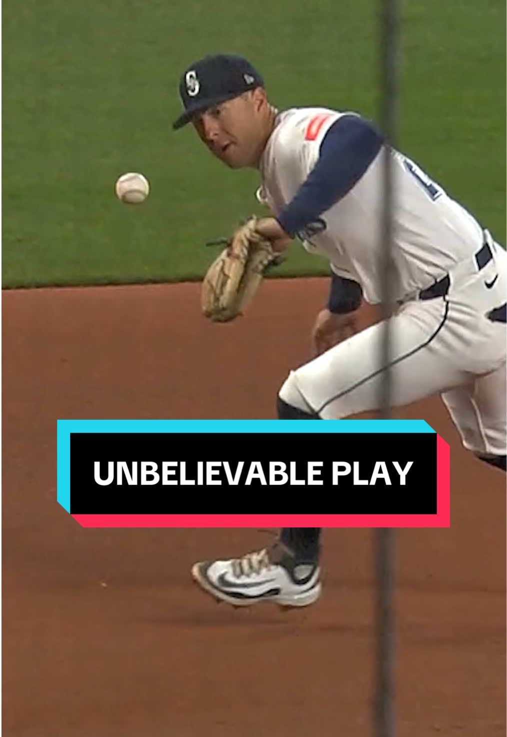DYLAN MOORE OH MY GOODNESS #MLB #mariners #baseball 