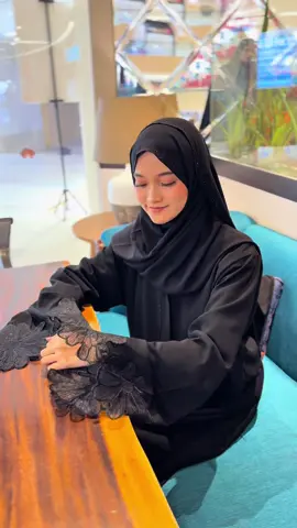 Ready kembali siap d order ,, jalabia black flowers #lebaran #abaya #bungashop245 #gamishitam #bajulebaran #belilokal #abayaarab #bukberbarengtemen 