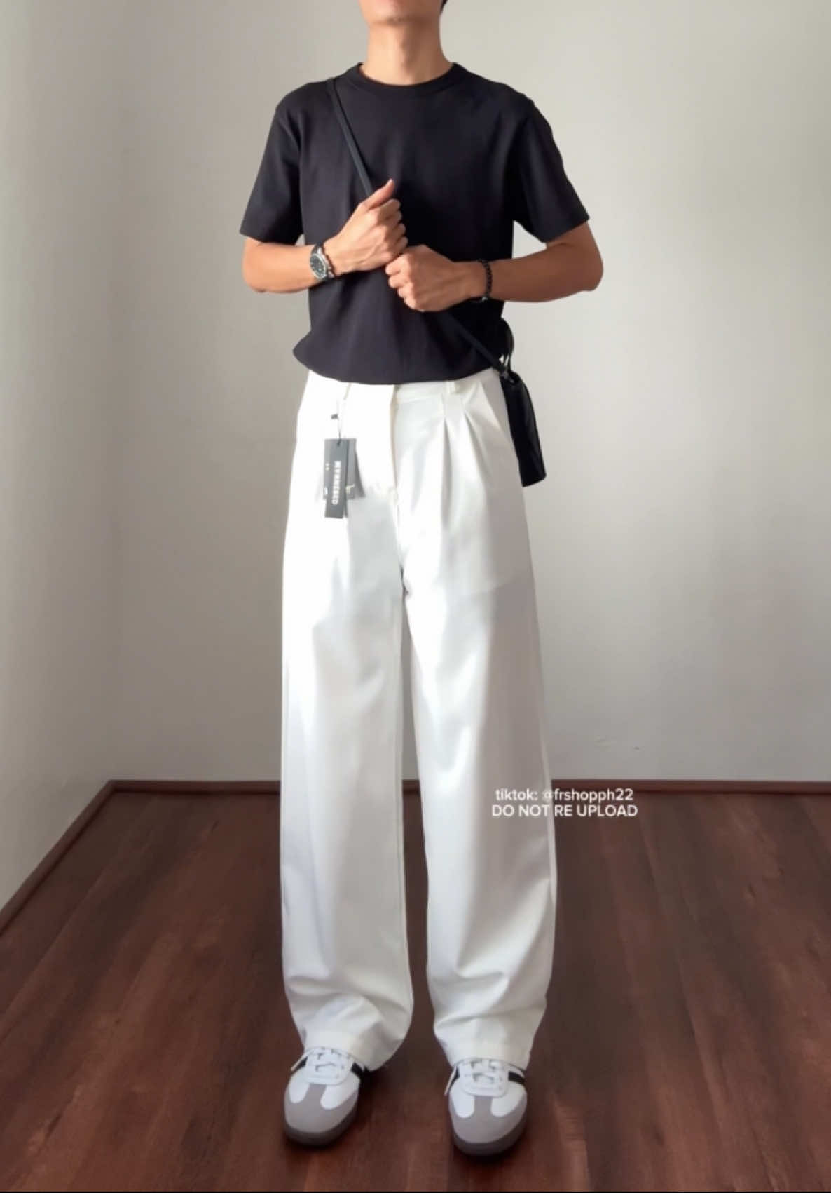 Mannered wide leg pants for men #manneredwidelegpants #manneredwidelegtrouser #whitepants #widelegpants #formen #outfit #outfitinspo #trousersoutfit #ootdfashion #loosepants #trousers 