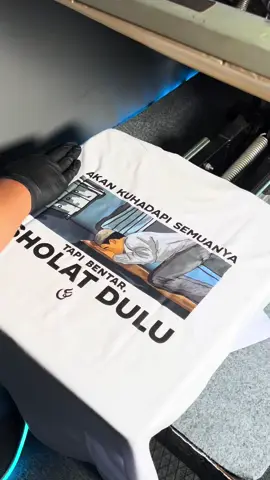 Akan kuhadapi semuanya Tapi bentar, sholat dulu😇☝🏻 #kepswah #fyp #kaosdakwah #sholat 