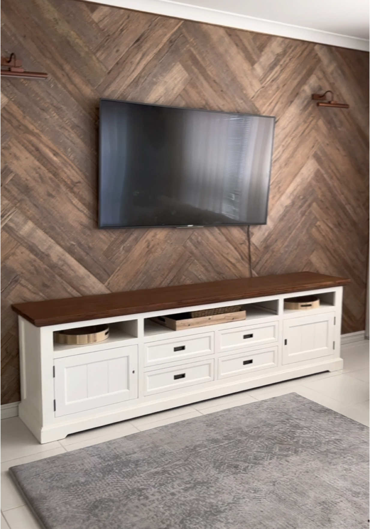 The feature wall that started it all! #homeprojects #DIY #diybeginners #budgetdiy #featurewall #accentwall