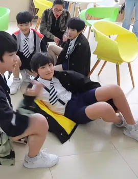 Cậu ta bao hài từ nhỏ =))))  #tốngáhiên #songyaxuan #tnt_thời_đại_thiếu_niên_đoàn #sdfj_lầu18🌸🎐 #tnt时代少年团 