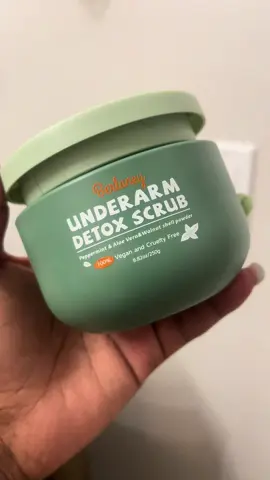 It’s getting hot outside, don’t say I didn’t tell you so 🫵🏾😂 #underarm #detox #hygeine #underarmdetox #bodyscrub #detoxyourbody #hyperpigmentation @Berlaney 