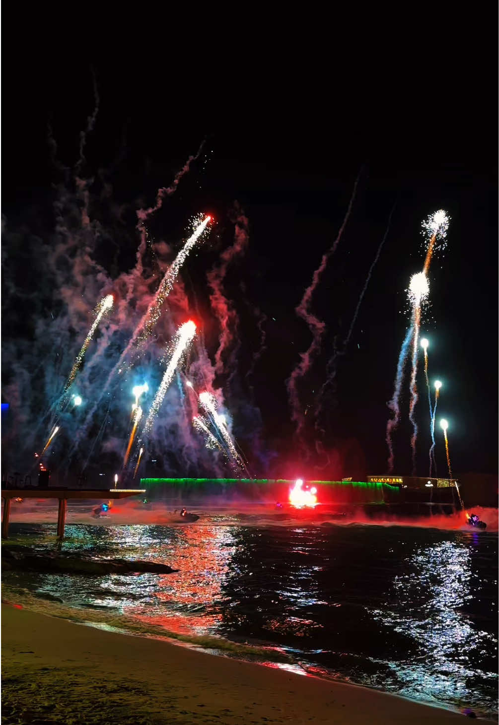 Fireworks show😍✨ #sunsettowns #sunsettownphuquoc #sunsettownphúquốc #phuquocisland #phuquocvietnam #phuquoctrip #phuquocshow #фукуок2025 #sunsetvibes #vietnam #h2o #vietnam #sunset 