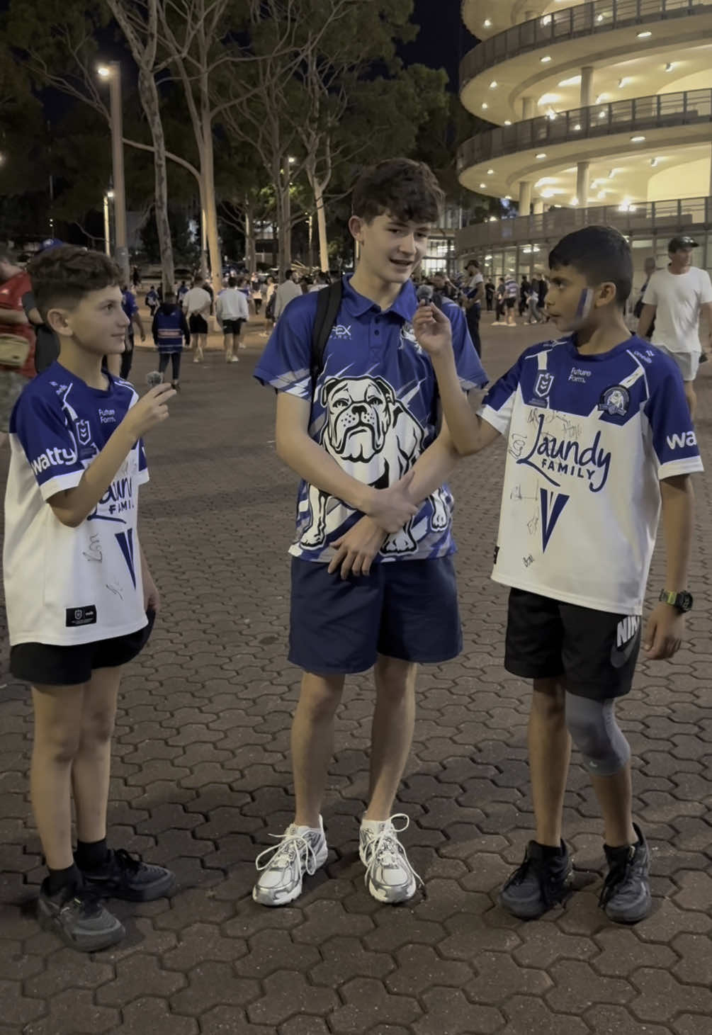 Catching up with fans at our first game at Accor & 5/5 WINNNNN!!!! Doggies are making history 💙🤍💙🤍 . . . . #nrlbulldogs #canterburybankstownbulldogs #nrl #nrlfans #goviral #nrltiktok #bulldogs4life #proudtobeabulldog #nrledits #nrlcommunity #newcastleknights #footyfans #fyp 