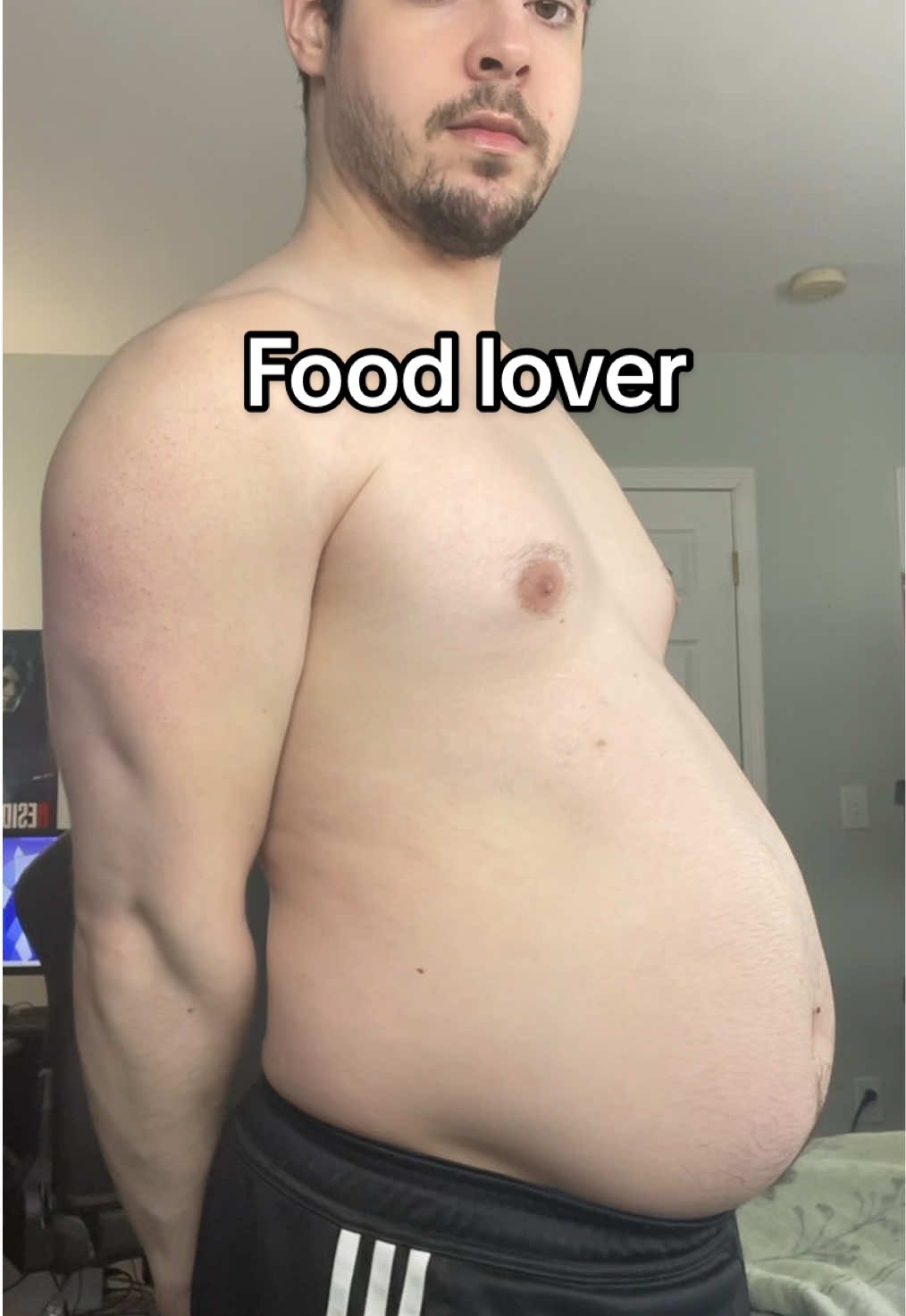 What loving food does 🍔 #gay #fyp #lgbt🏳️‍🌈 #Gaymer #lgbtqia #belly #bodypositivity #foryou 