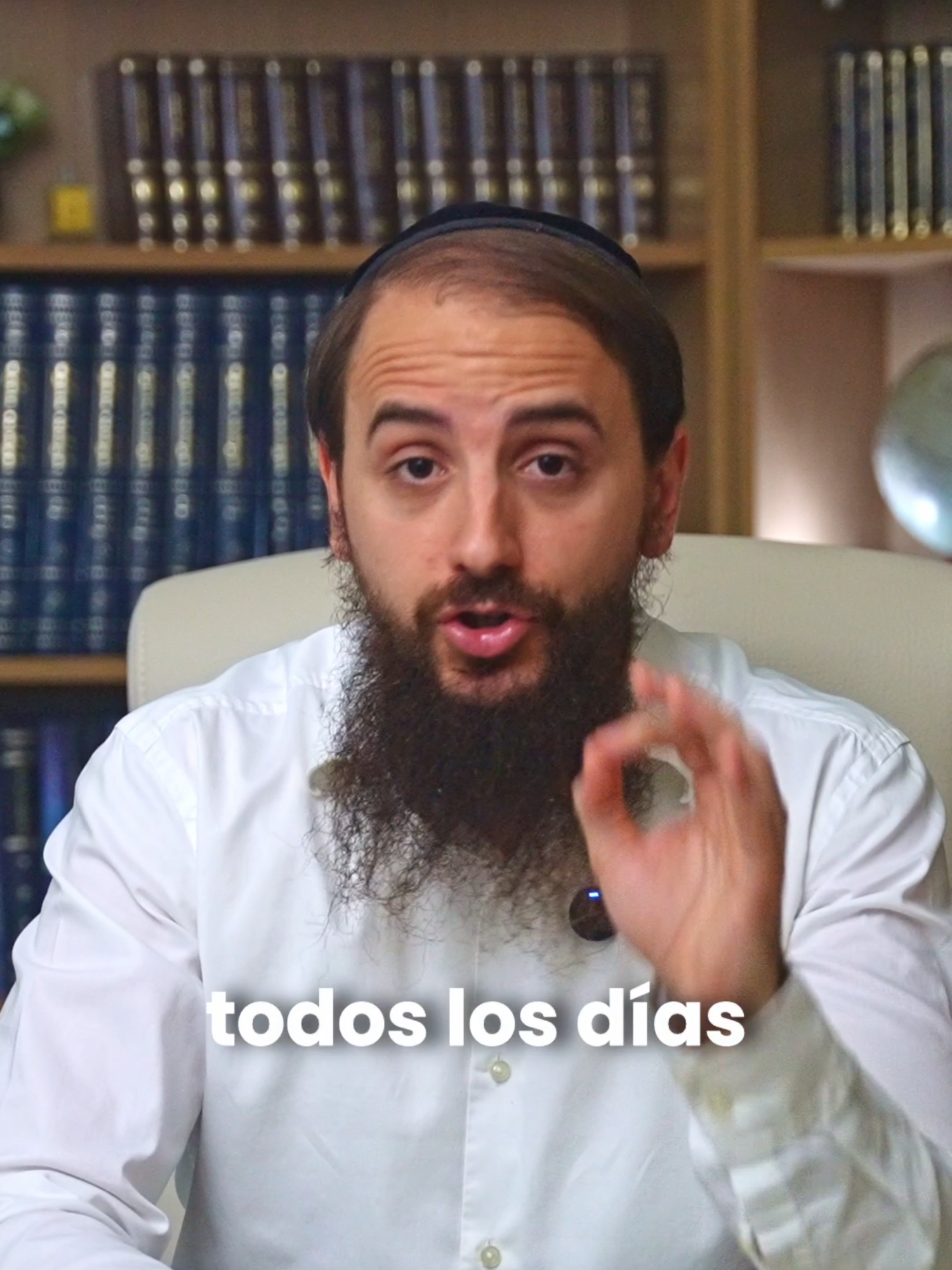 🎯 ¿Quieres tener buena suerte todos los días? Te lo digo en una frase: La suerte es preparación + oportunidad. La Kabalah enseña que si tú haces un despertar aquí abajo —con actitud, gratitud y preparación— ✨ el Cielo responde con oportunidades. Pero si te levantas sin energía, con pensamientos negativos… ni las bendiciones más grandes sabrán llegar. Todo empieza por tu mente. Y si quieres entrenarla para ver y atraer lo bueno… 💬 Escribe “Mentoría” en los comentarios y te cuento cómo entrar al grupo privado. ENLACE A LA MENTORÍA EN LA BIO