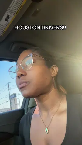 my heavy foot ass neighbors already pmo, pls don’t play with your life rn #houstontexas #houston #drivers #inconsiderate 