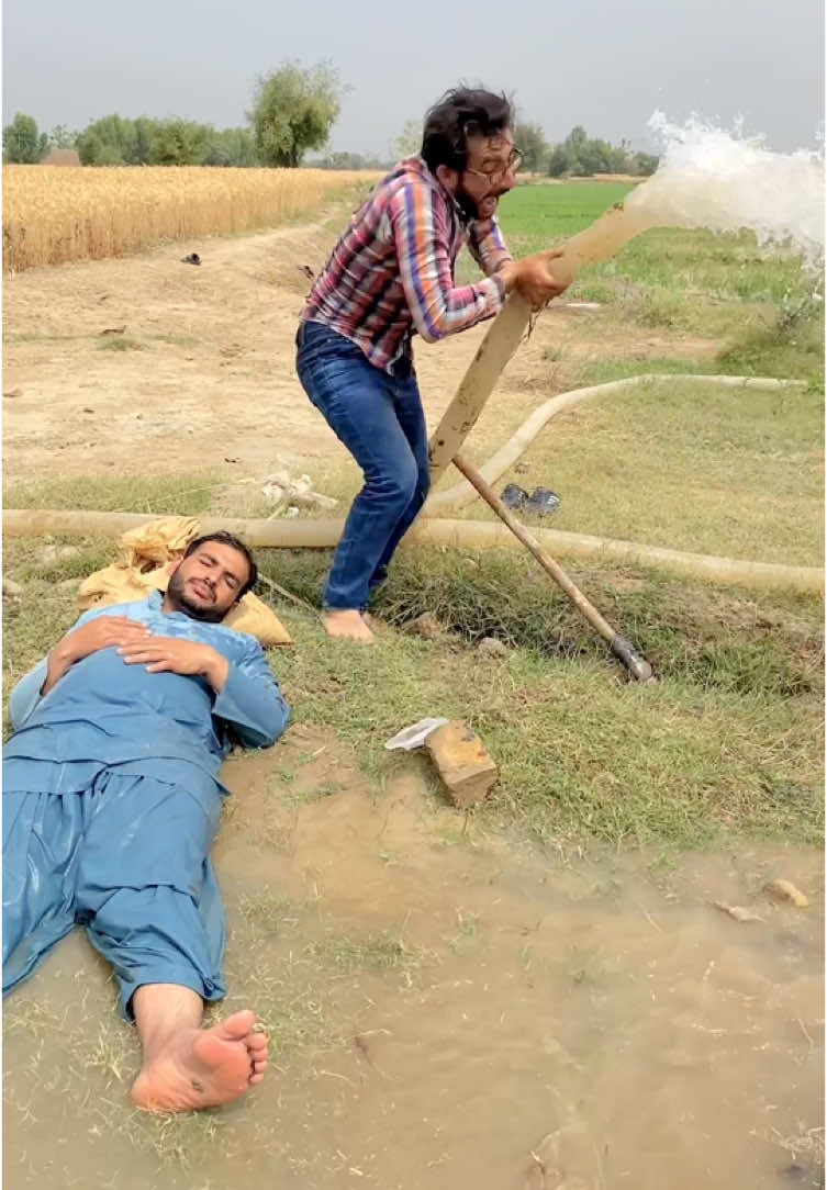 The man opened water cheating on the man #teamshafqat #viralvedio #funnyvideos #fyp #comedyvideo #teamshafqatextra #water#zamzamelectronics #ustiktok #