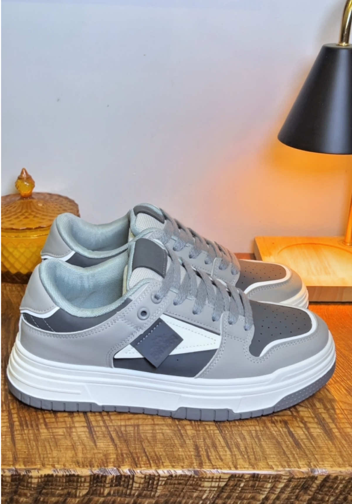 Giày sneaker nam nữ dễ phối đồ #layako2 #giaysneakers #giaynamnu #giaydoi #enterdragon #giaysneakernam 