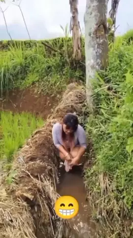 aduhhh #komedi  #viral  #viralvideo #jangkauanluastiktok #soro#sorotanpublik #sorotanbella #sketsasunda #sketsalucu #soro #fyp #gadiskampung