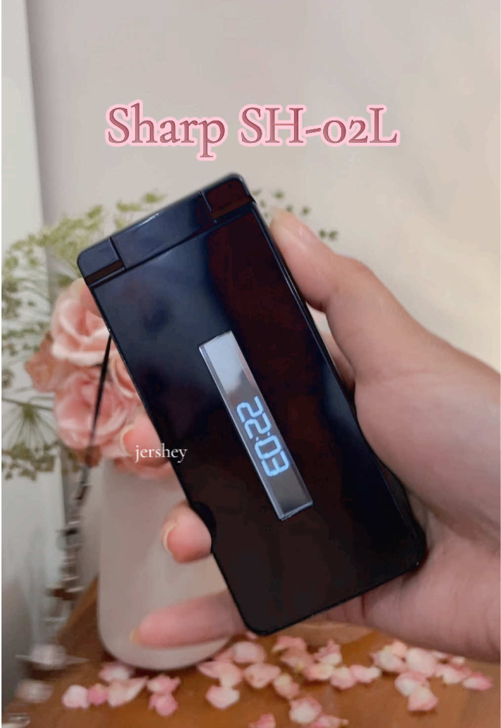 Sharp Aquos SH-02L is Japanese Flip Phone compared to Samsung Folder 2 which is Korean Flip Phone nonetheless I love both! #sharpaquos #docomo #docomoflipphone #fliphone #keitai #samsungfolder2 #dumbphone #jershey 