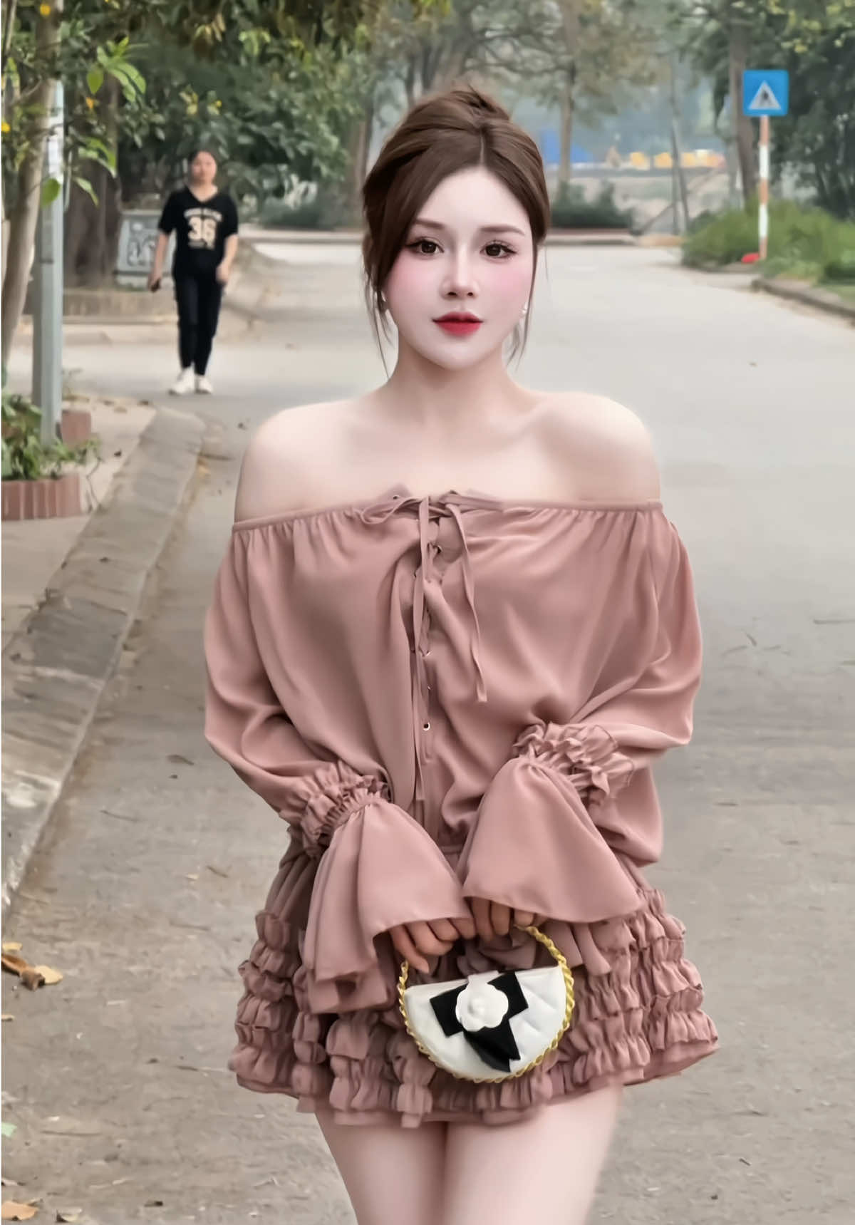 “Không phải ngày nào cũng là ngày nắng đẹp. Không phải ngày nào tâm trạng bạn cũng sẽ tốt. Bạn không cần thiết phải tỏ ra vui vẻ mỗi ngày đâu! Bạn chỉ cần biết mỉm cười sau khi khóc nức nở là đủ rồi!” #trangbalyfashion #xuhuongtiktok2024 #trendiing #xuhuongtiktok #trangbaly 