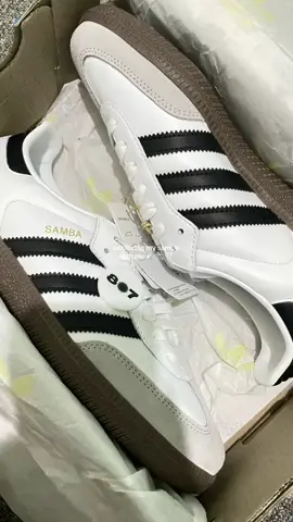finally got my hands on the most beautiful Adidas Samba OG! 🤍🔥 the white black 👌🏻✨ @807GARAGE  #adidassamba #adidas#adidas#fyp #sambab#sneakersr#shoese#unboxingadidasa#racuntiktoko#sepatuwanitat#fypy#shoppingn#807GARAGEGE 