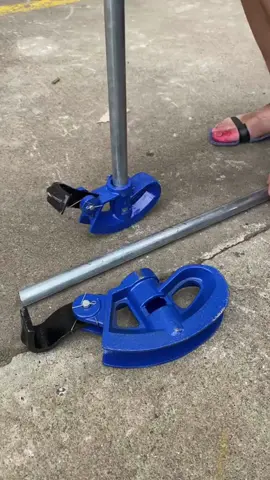 Máy uống đồng 1/2 và 3/4, Máy uốn ống thủ công có ứng dụng rất đa dạng, giúp sử dụng sản phẩm thuận tiện hơn, uốn ống chính xác, nhanh chóng tiết kiệm thời gian Máy uốn ống thủ công thích hợp để uốn dây điện, ống hợp kim nhôm, ống sắt mỏng, ống nhựa PVC, Nhẹ, kích thước nhỏ, dễ dàng mang theo và cất giữ, bất kể bạn đi đâu, bạn có thể cho vào túi và sử dụng mọi lúc, mọi nơi.Máy uốn ống có thể uốn ống thành một góc đồng đều, giúp thao tác của bạn chính xác và thuận tiện hơn khi sử dụng. #xuhuongtiktok #tienloi #giadungtienich #mayuon #dong 