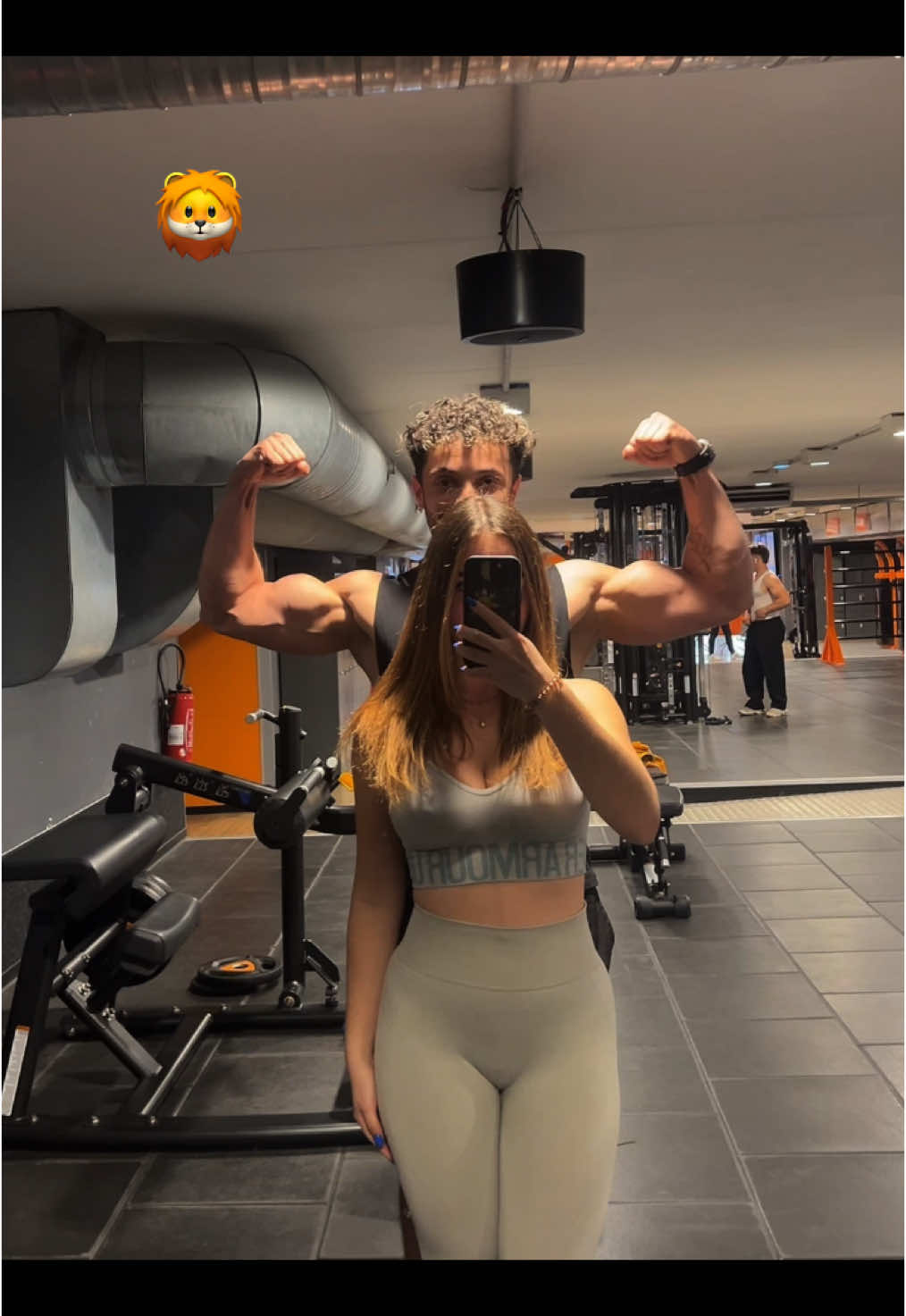 🦁🐈 #GymTok #biceps #muscu #lionsauvage #petitchat #mignonnerie #training #gymcouples 