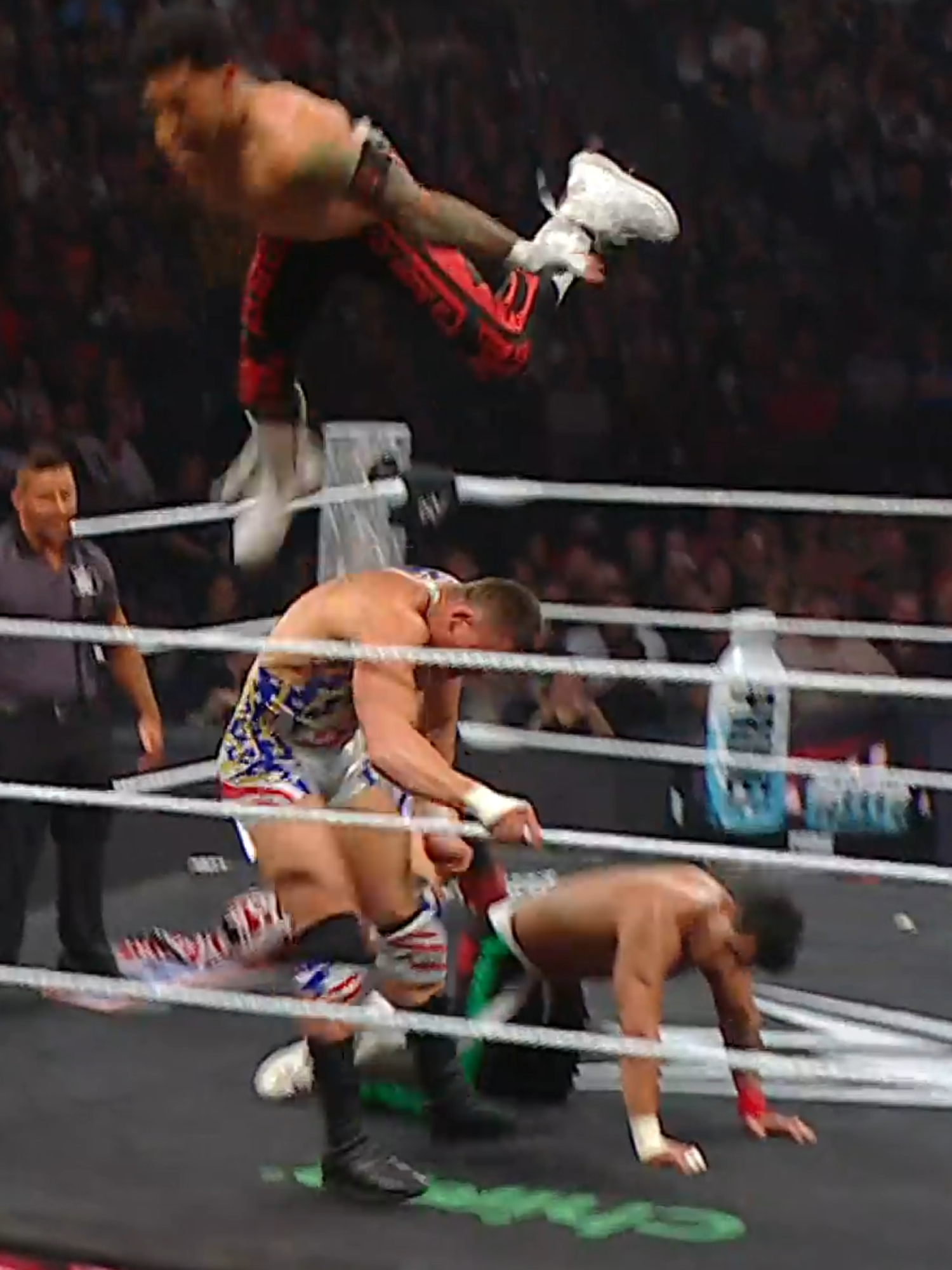 BRO CAN FLYYY 👏👏👏 #WWE #JoaquinWilde