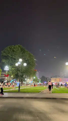 Hồi nhỏ cứ thắc mắc tại sao người lớn có thể ngồi yên trầm ngâm nhìn trời nhìn đất mà không nói gì. Bây giờ lớn hơn rồi mới hiểu mình cũng thường xuyên bắt đầu nhìn mọi thứ vô định như thế ! #xuhuong #thainguyen #quangtruongvonguyengiapthainguyen 