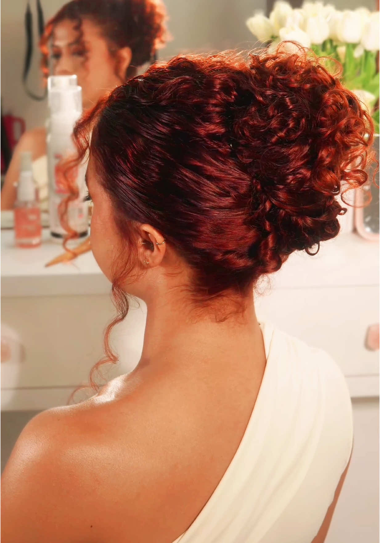 Penteado elegante ✨ . . . #cachos #hairstyle #curlyhairtutorial #penteado 