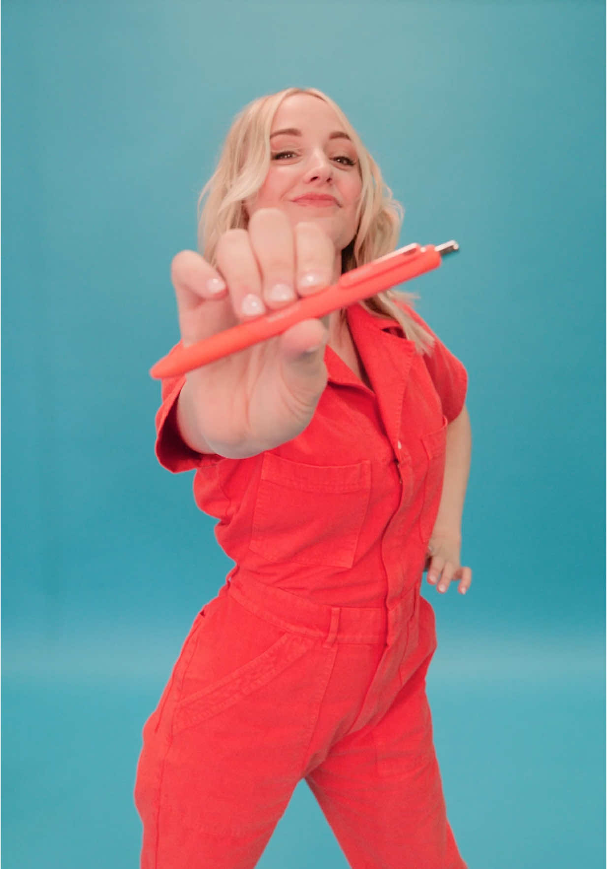 Here’s a sneak peek of this year’s @Paper Mate #FeeltheJoy campaign ! I’m so grateful & honored to get to work with this amazing team again & to announce the new InkJoy Gel Bright & InkJoy Gel Metallic pens! Stay tuned for more ✨ #PaperMatePartner