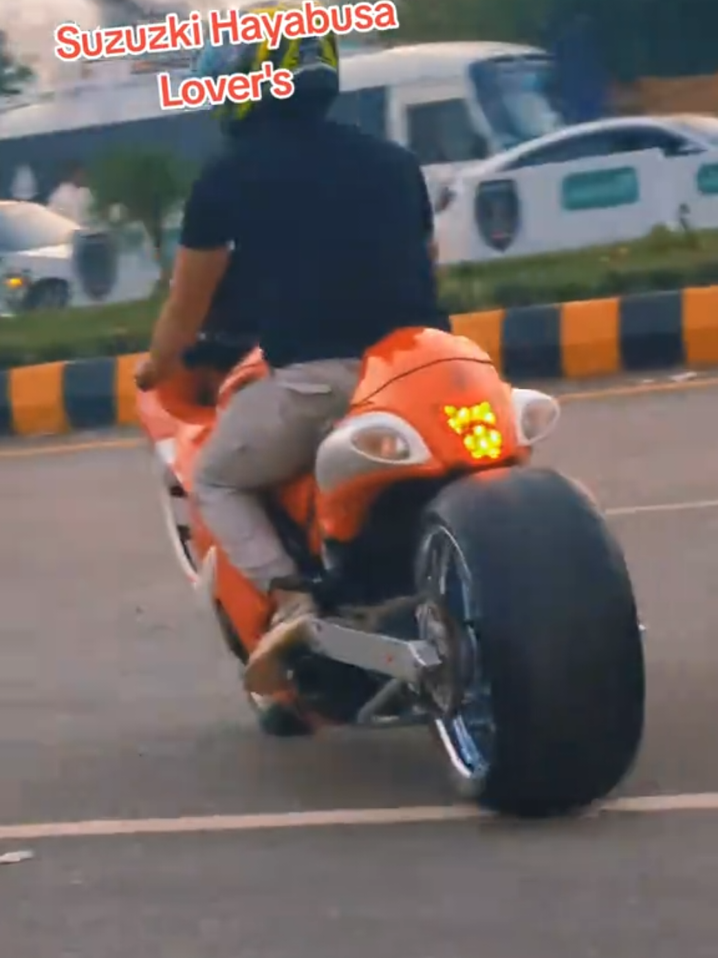 Suzuzki Hayabusa 1300cc #superbike #heavybike #suzukihayabusa #suzukihayabusa1300cc #suzuki #hayabusa #bikelife #ride #bike #tiktokpakistan #tiktokpakistan @Bike Queen 👑👑 @PakWheels @United Autos @ziddi zoya @AL QAAIM AUTOS @shahabkhan.autoss 