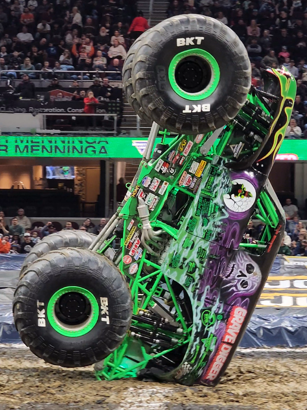 I dont think thats supposed to happen! #monsterjam #foryou #monstertruck #gravedigger @Tyler menninga 