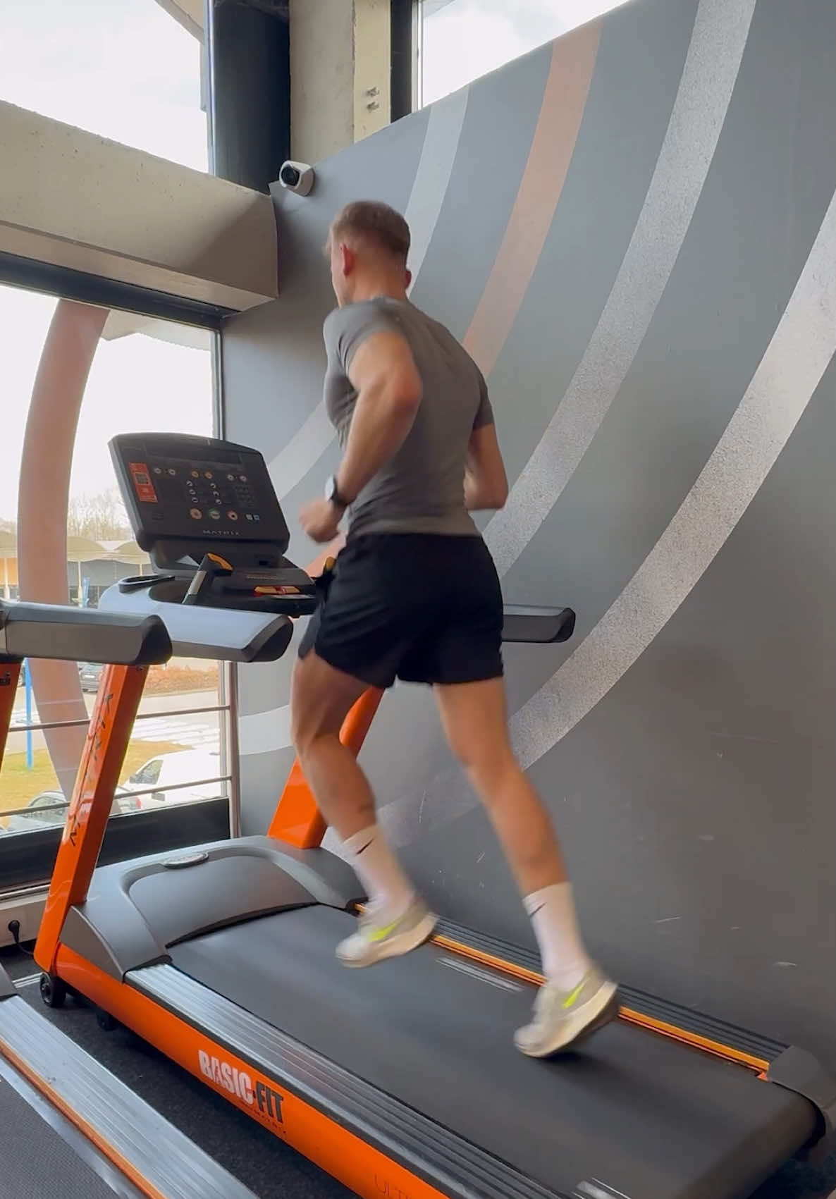 Si tu manges moins, que tu bouges plus, tu perds du poids🏋️ Si tu manges moins, que tu bouges plus et que tu consommes plus de protéines, tu perds du gras🍔 Si tu manges moins, que tu bouges plus, que tu consommes plus de protéines et que tu fais des exercices avec travail de résistance, tu perds du gras et construis du muscle. 🔝💪 #Lifestyle #motivation #bougermieux #bougerplus #moveandprogress