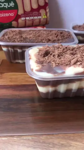 Mini Pavê na Marmitinha 350ml Prafesta. Um docinho combina com qualquer ocasião não é mesmo? E nada melhor do que uma embalagem segura e livre de BPA. E o melhor as embalagens da Prafesta vão do freezer ao microondas, facilitando demais o nosso dia-a-dia. Garanta as suas marmitinhas através do nosso site: www.reiembalagensonline.com ou através do link na bio #sobremesafácil#pave #sobremesa #marmitinhas #embalagemparadoces #embalagemparadocinhos #confeitariaartesanaleafetiva💕