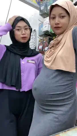 elusin perut kakak yang lagi bunting, supaya cepat ketularan bunting🤰💦 #nikah #kawin #bunting #bumil #hamil #moots? #fypシ #fyp #bumilcantik #babybump #prego #mamahmudacantik #mashaallahtabarakallah❤😘💞 #bumilcantiksehat #mom