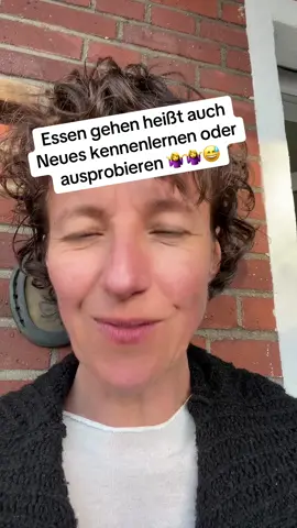 Aber das ist nur meine Meinung, die nicht geteilt werden muss. Trotzdem find ich es schade und vllt sehen das ja auch 1-2 Eltern die sich nicht so dafür interessieren, was ihre Kids im Restaurant anstellen und denken mal drüber nach🤷‍♀️🤷‍♀️🙈😅. #eistante #gastro #cafe #restaurant #familytime #FoodTok #kidstiktok 