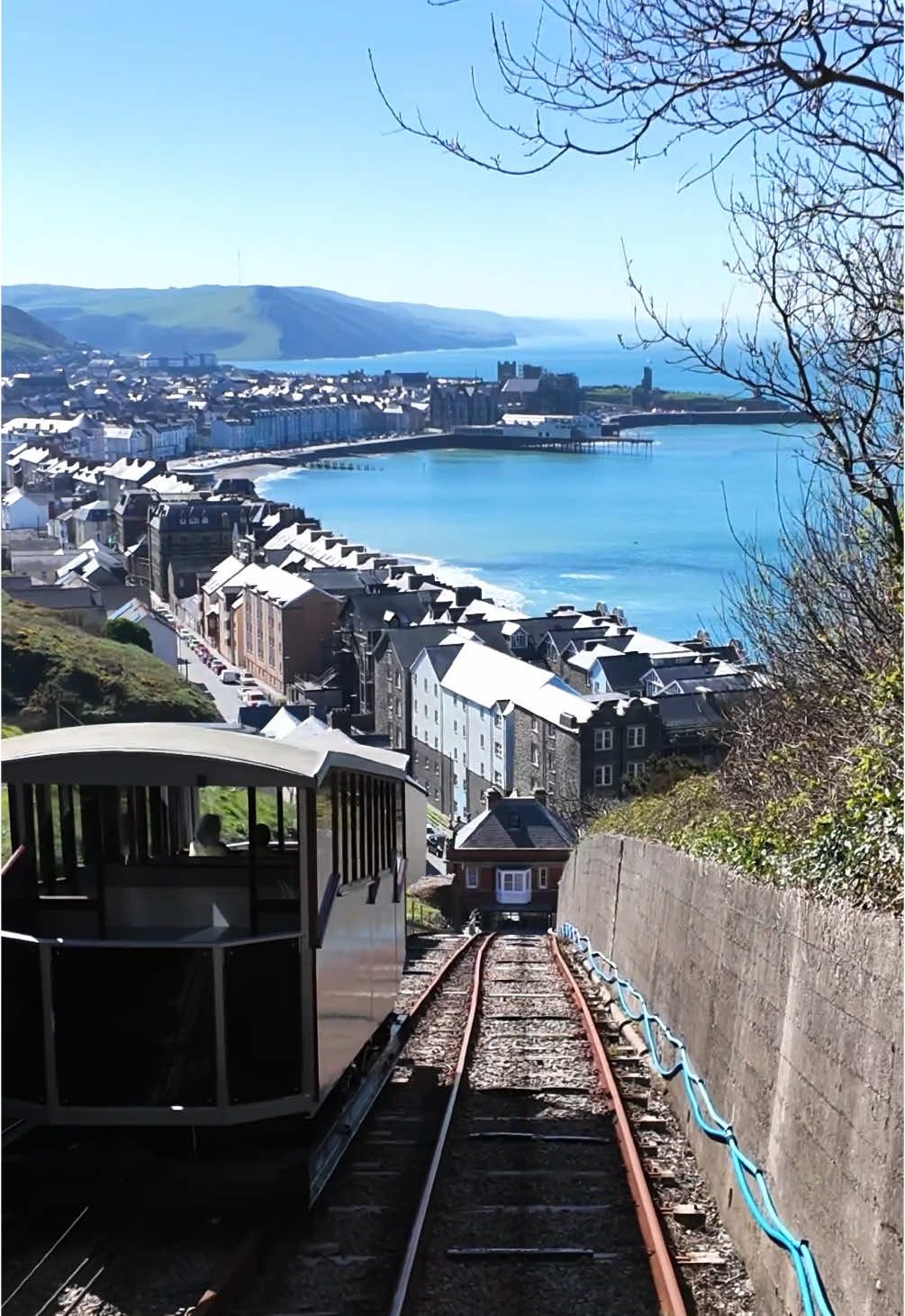 🚃 The Aberystwyth Cliff Railway, at the north end of the promenade, takes you up Constitution Hill for epic views of the town, Cardigan Bay, and even 26 Welsh peaks on a clear day. ⛰️ It’s the UK’s longest electric funicular, running since 1896! 🚋 #Cymru #Wales #VisitWales #Hwyl #FeelTheHwyl #WelshTok #Travel #TravelTok #Welsh #Sea #Beach #Spring #Aberystwyth #Summer #Rail #Railway #Summer 