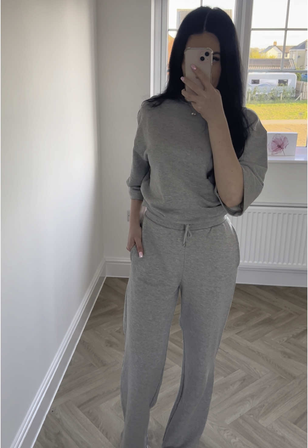 New in my wardrobe 🩶 @ZARA  Set  Wide-leg trousers ref. 3641/157 Oversize sweatshirt ref. 3641/155 #zaraoutfit #zara #springoutfit #comfyclothes #stylizacjadnia #lookoftheday #stylizacja #wiosennylook #fashionlovers #newinzara #mirrorselfie 