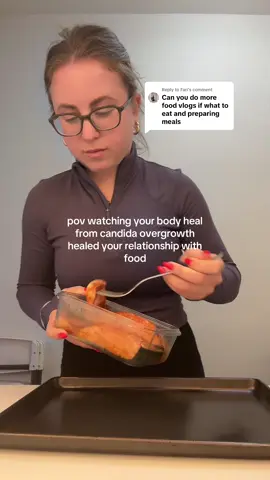Replying to @Fari healed my gut in 60 days following the candida cleanse. Recipes in my 🔗 in bio #candidaovergrowth #candidacleanse #healingmygut #relationshipwithfood #intuitiveeating #salmonrecipe 